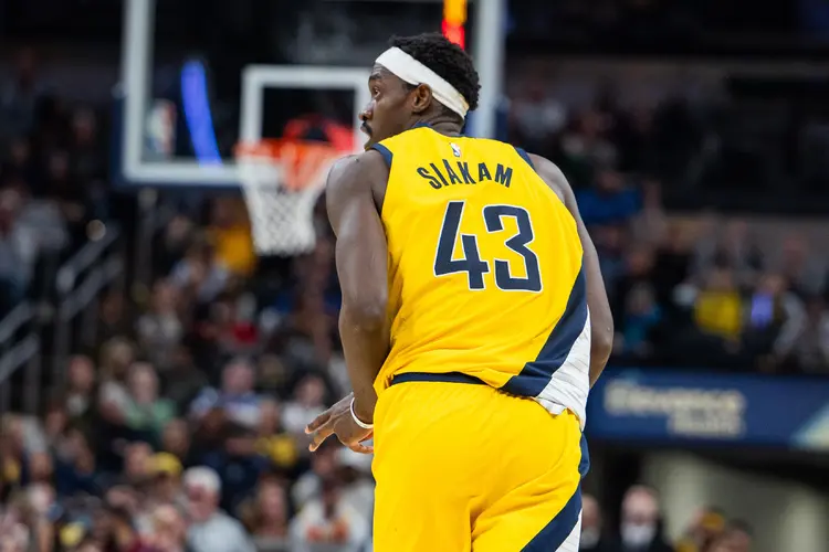 开云娱乐官网 -西亚卡姆在掘金比赛中精彩发挥，战术调整引发热议！的简单介绍